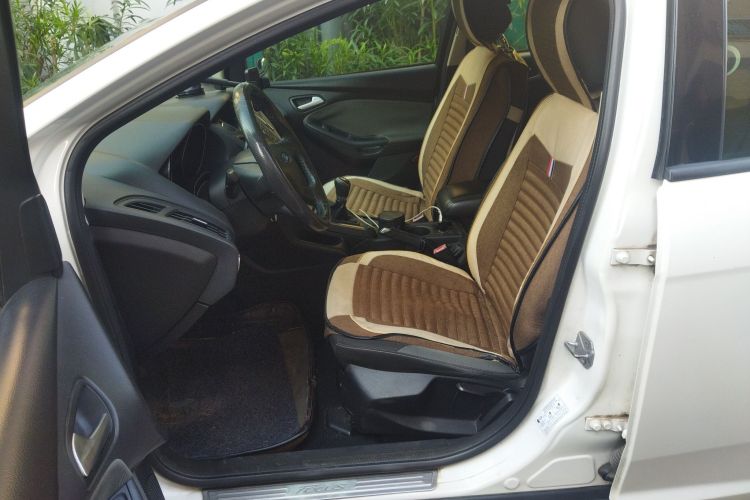 福特 福克斯 2012款 两厢 1.6L 手动舒适型中控内饰19