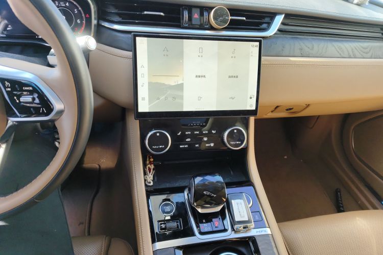 捷豹XFL 2021款 XFL 2.0T P250 两驱尊享豪华版中控内饰16