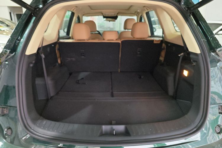 蓝电E5 PLUS 2025款 120km 标准旅行定制版 7座机舱底盘23