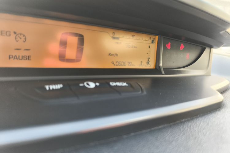 雪铁龙 世嘉 2013款 三厢 2.0L 自动品悦型中控内饰15