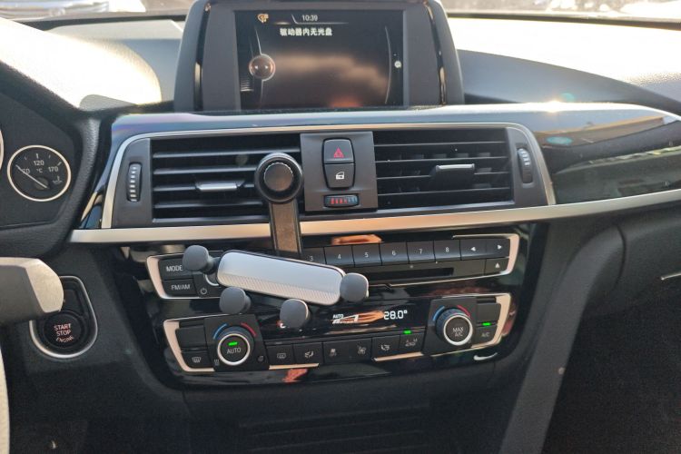 宝马3系 2017款 318i 时尚型中控内饰16