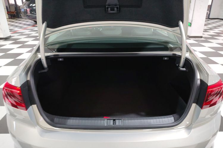 大众 迈腾 2020款 330TSI DSG 领先型机舱底盘23