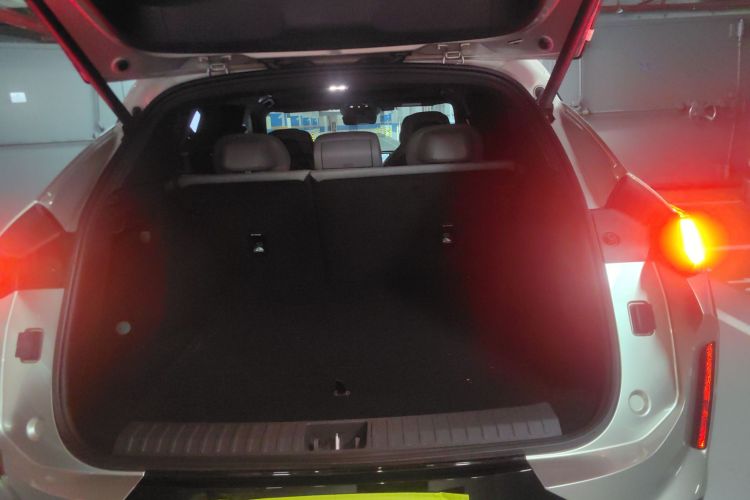 领克08 EM-P 2025款 120km 长续航Halo机舱底盘23