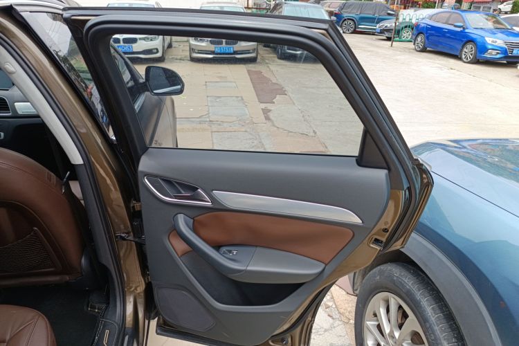 奥迪Q3 2013款 35 TFSI quattro 技术型中控内饰7006