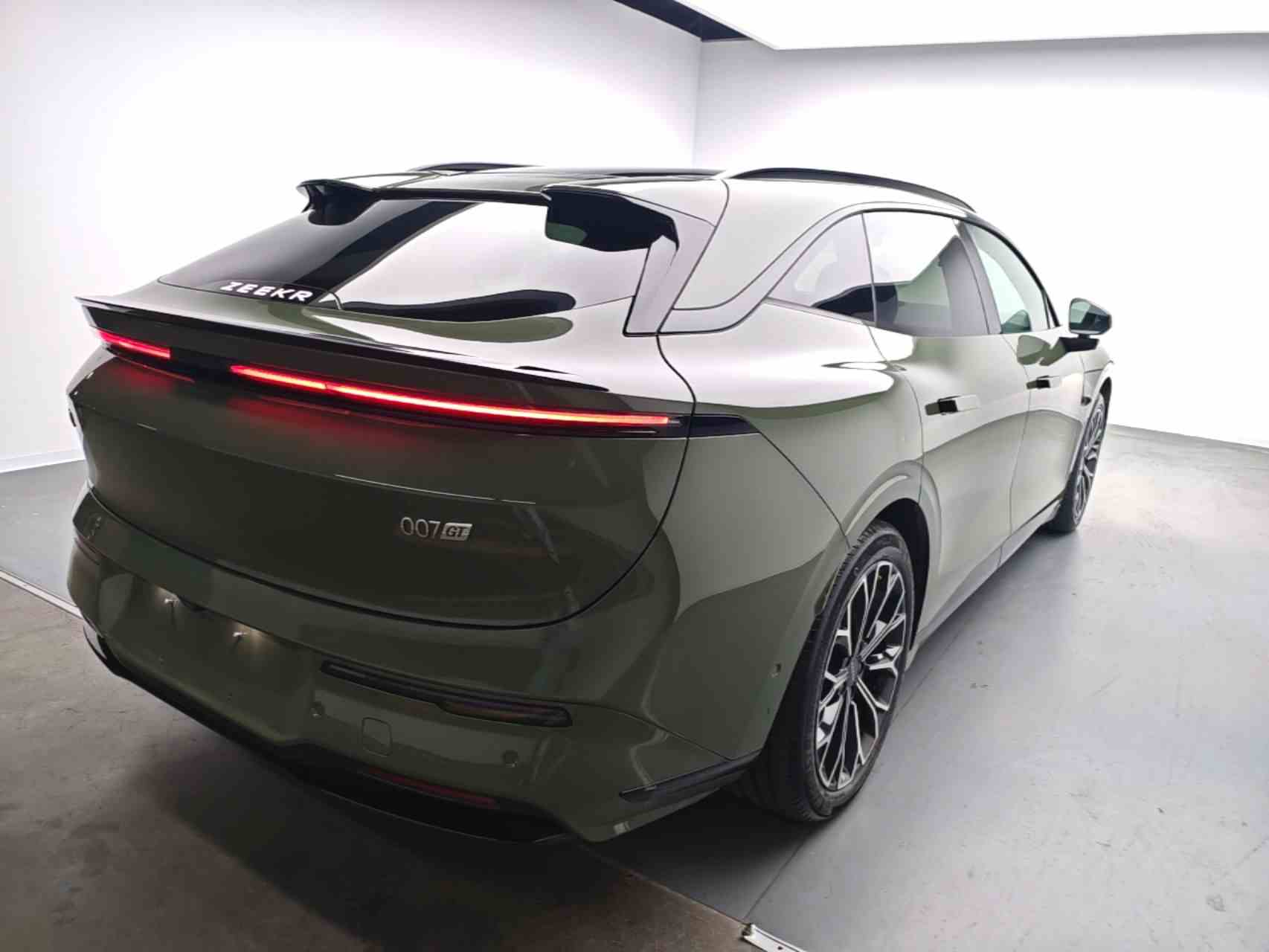 极氪007GT 2025款 长续航后驱智驾版 100kWh(5)