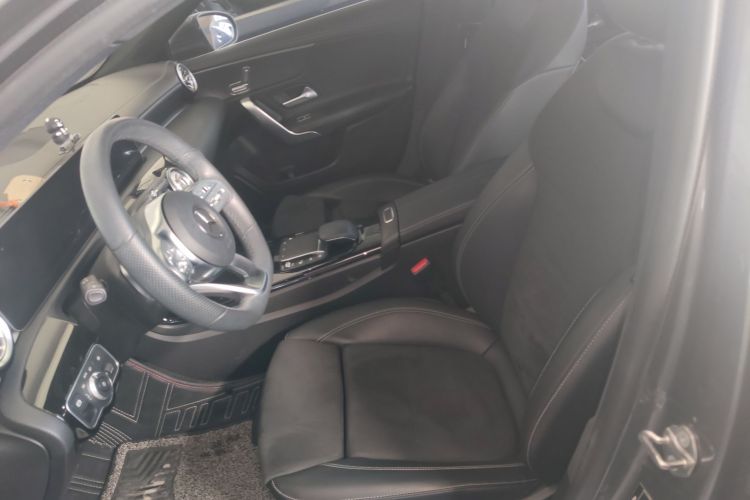 奔驰A级 2020款 改款 A 200 L 运动轿车时尚型中控内饰19