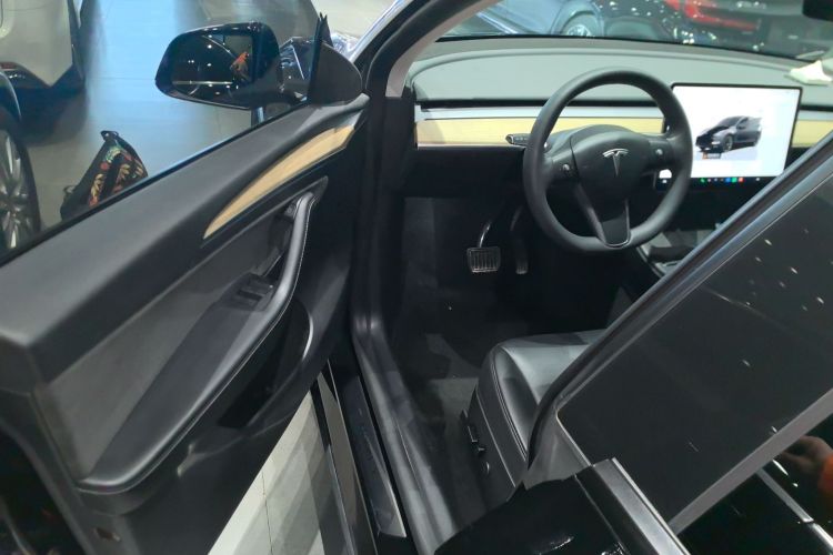 特斯拉 Model Y 2022款 改款 后轮驱动版中控内饰7003