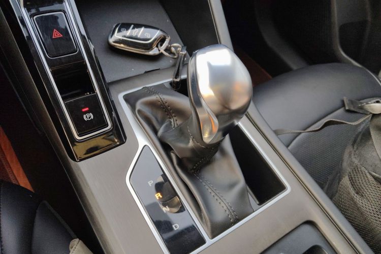 荣威i5 2023款 1.5L CVT尊荣版中控内饰18