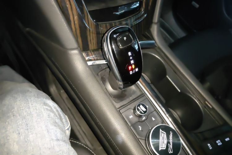 凯迪拉克XT6 2020款 28T 七座豪华运动型至享安全版中控内饰18