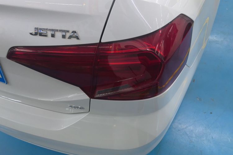 大众 捷达 2017款 1.5L 手动时尚型车身外观9