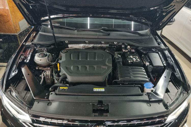 大众 迈腾 2023款 200万辆纪念版 330TSI DSG豪华型机舱底盘24