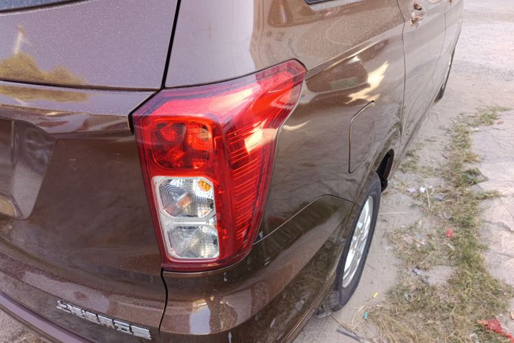 五菱汽车 五菱宏光 2021款 1.5L S标准型LAR车身外观9