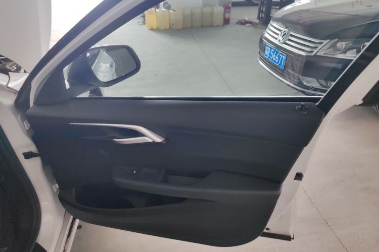 宝马1系 2019款 118i 时尚型中控内饰42