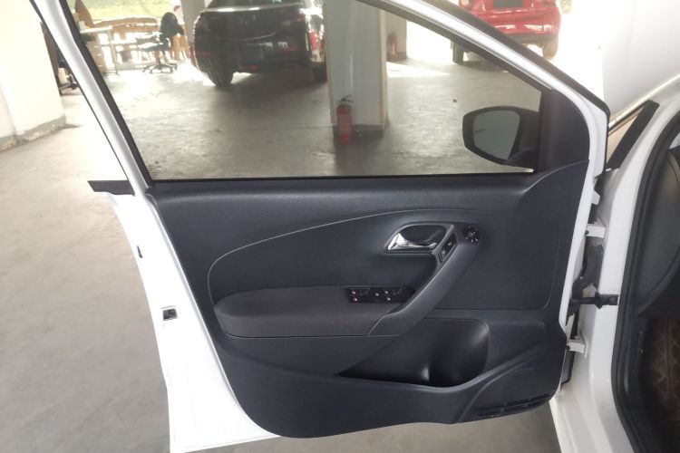 大众 Polo 2016款 1.4L 自动风尚型中控内饰7007