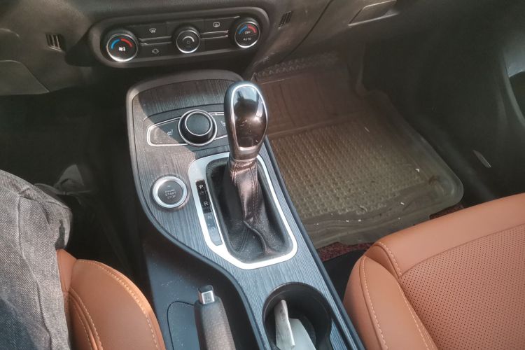 奇瑞 瑞虎7 2016款 2.0L CVT耀臻版中控内饰18