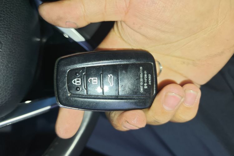 丰田 凯美瑞 2022款 2.0GVP 领先版中控内饰11