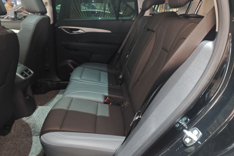 别克 2025款 昂科威Plus 28T 两驱白金版中控内饰21