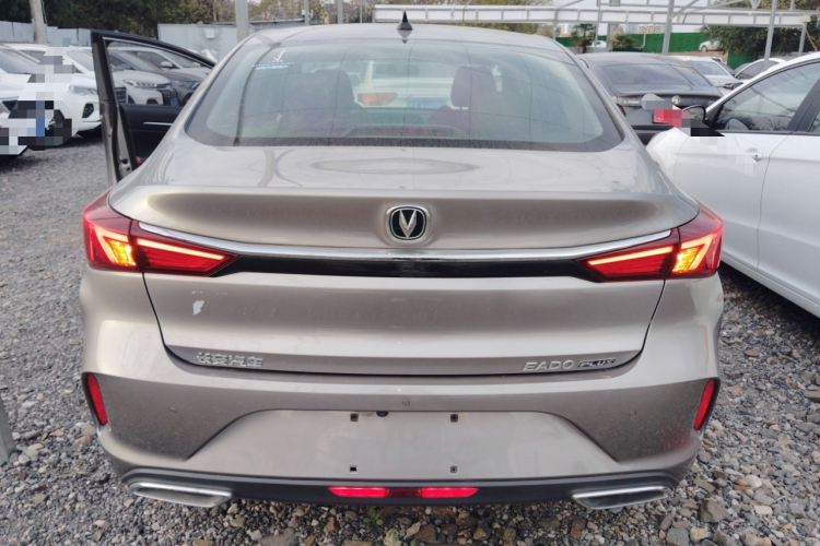 长安 逸动 2020款 PLUS 1.6L GDI 手动豪华型车身外观6004