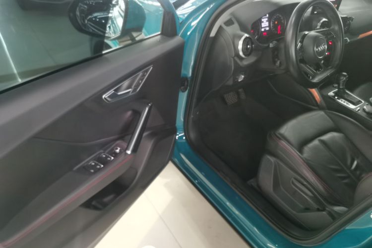 奥迪Q2L 2022款 35 TFSI 进取动感型中控内饰7003