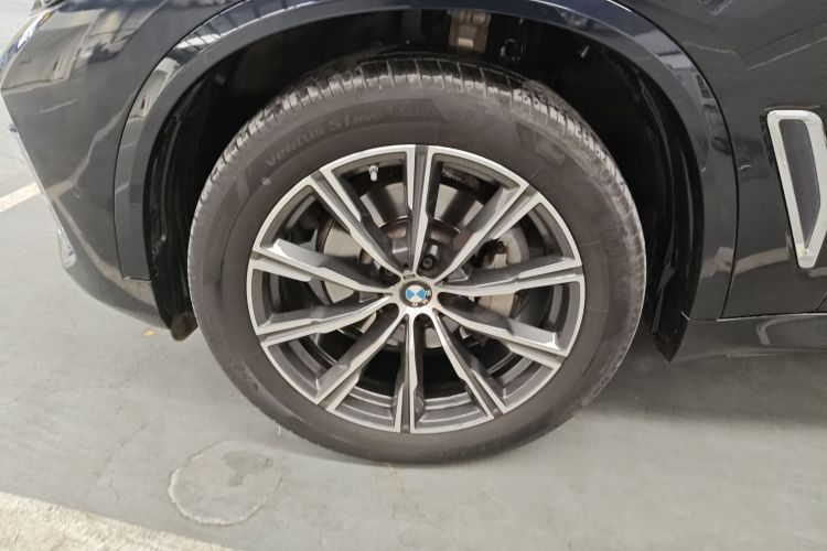 宝马X5 2022款 改款 xDrive 30Li 尊享型M运动套装车身外观6007