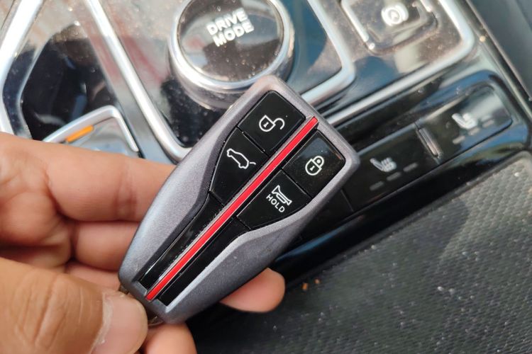 红旗HS5 2022款 改款 2.0T 智联旗享版中控内饰11