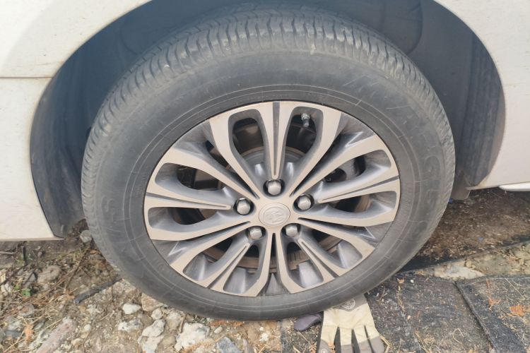 别克GL8 2023款 陆上公务舱 652T 豪华型车身外观6008