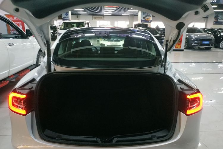 特斯拉 Model 3 2021款 标准续航后驱升级版局部细节23