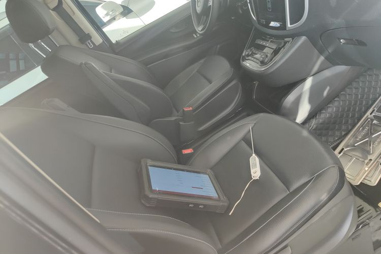 奔驰 威霆 2021款 2.0T 精英版 7座局部细节41