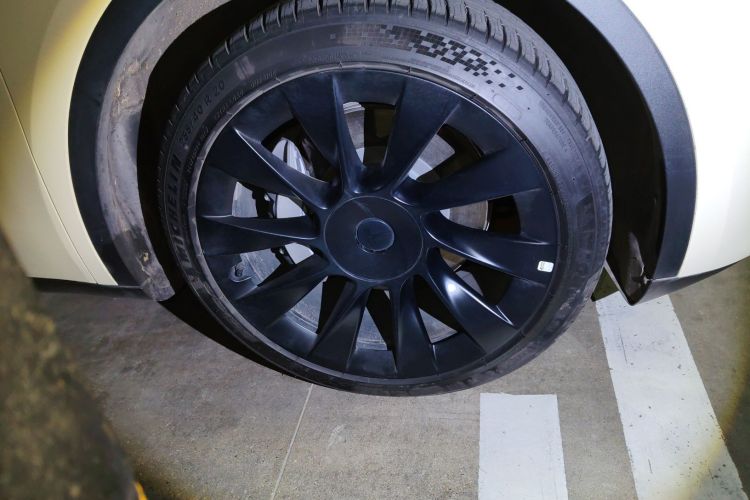 特斯拉 Model Y 2024款 后轮驱动版车身外观10