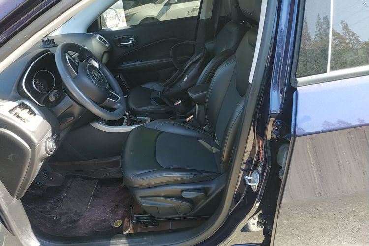 Jeep 指南者 2020款 220T 自动领先版局部细节19