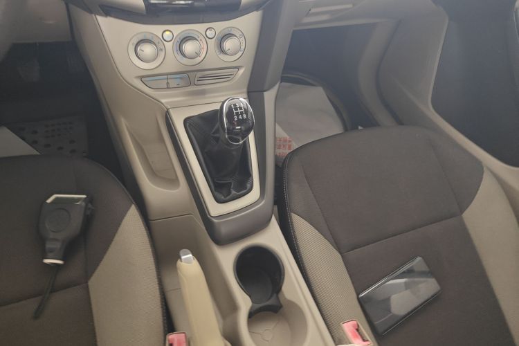 福特 福克斯 2012款 三厢 1.6L 手动舒适型局部细节18