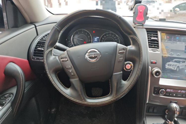 日产 途乐 2018款 4.0L 领英型中控内饰13