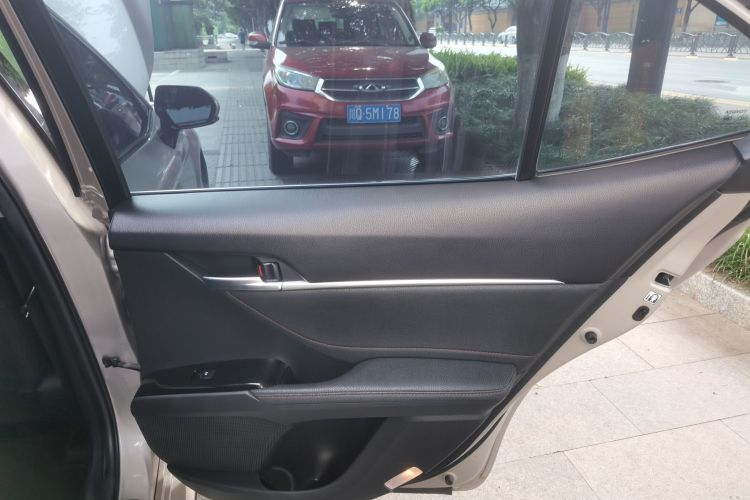 丰田 凯美瑞 2018款 2.0G 豪华版中控内饰45