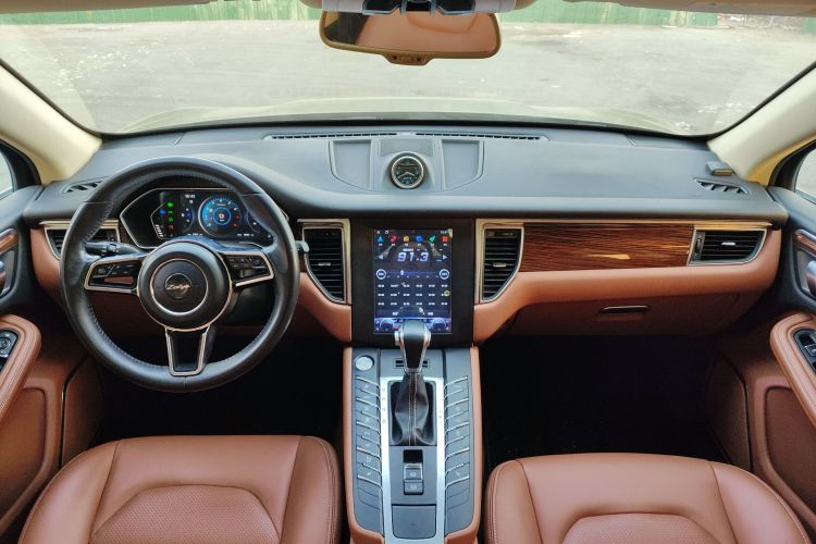 众泰SR9 2017款 2.0T 自动极致之梦版中控内饰12