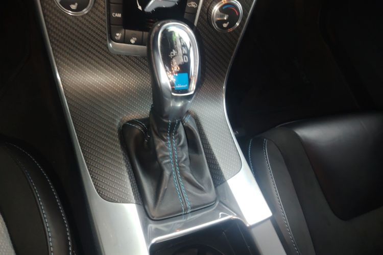 沃尔沃V60 2017款 2.0T Polestar中控内饰18