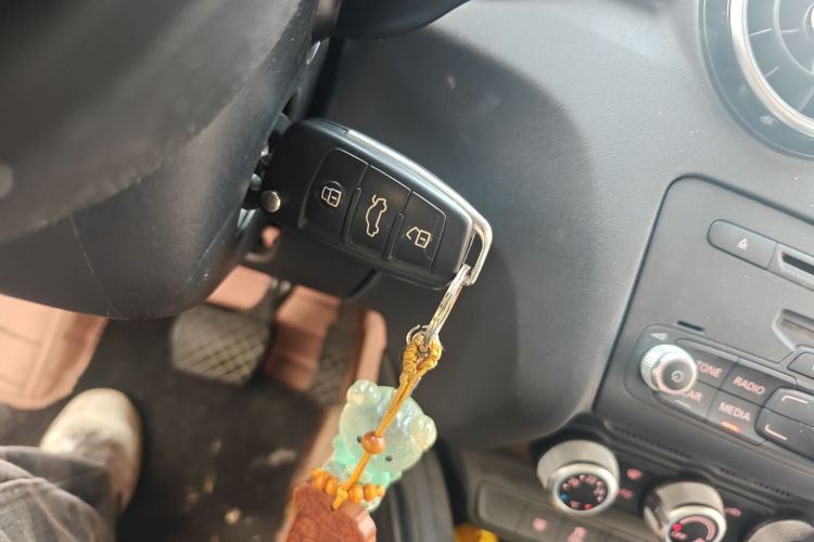 奥迪A1 2014款 30 TFSI Sportback舒适型中控内饰11