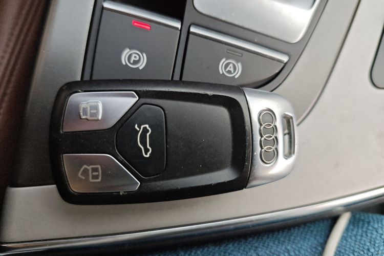 奥迪Q7 2016款 40 TFSI 舒适型中控内饰7001