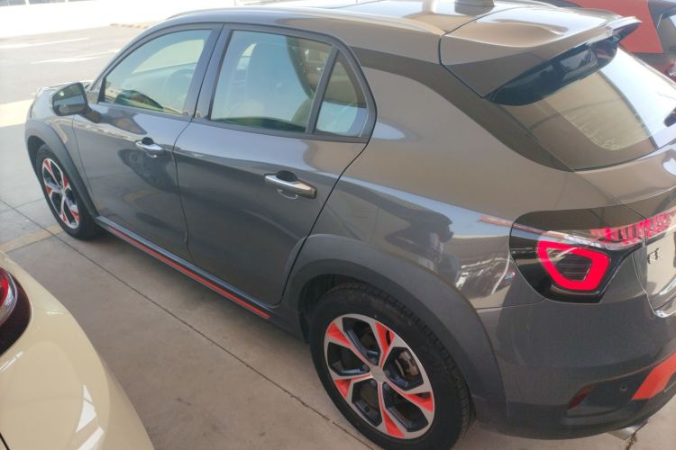 领克02 2018款 1.5T DCT两驱耀版 国V车身外观4