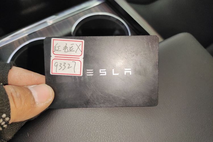 特斯拉 Model X 2023款 双电机全轮驱动版中控内饰7001