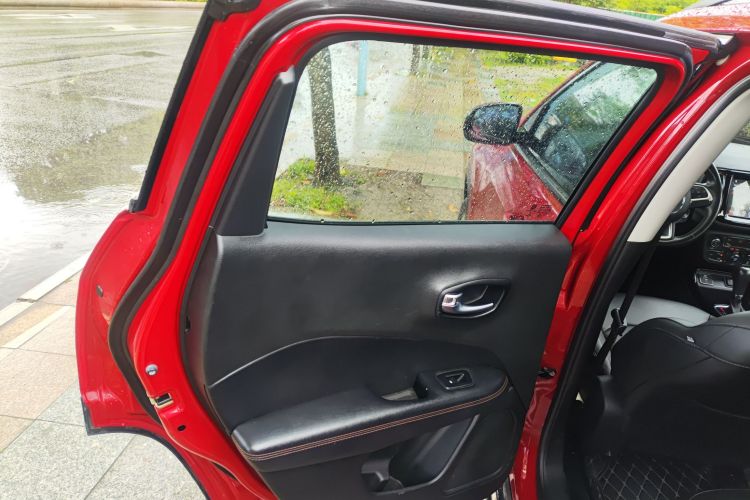 Jeep 指南者 2020款 220T 自动精英版中控内饰7008