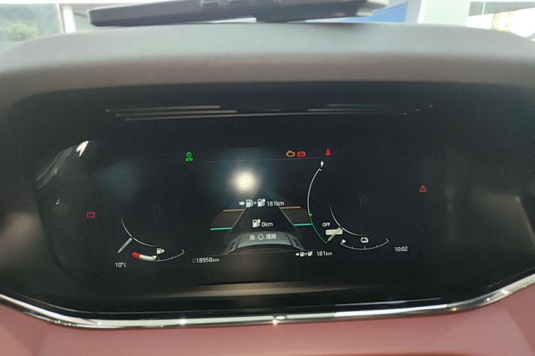 路虎 揽胜极光新能源 2022款 极光L P300e 插电式电动混合版局部细节14