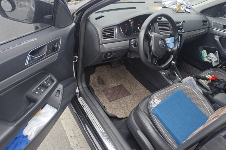 大众 朗逸 2018款 经典 1.5L 自动舒适版 国VI中控内饰7003