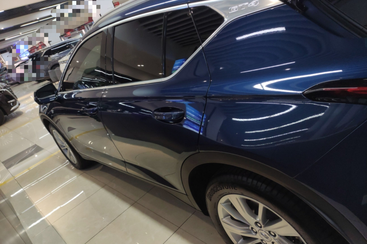 凯迪拉克GT4 2023款 25T 风尚型车身外观4