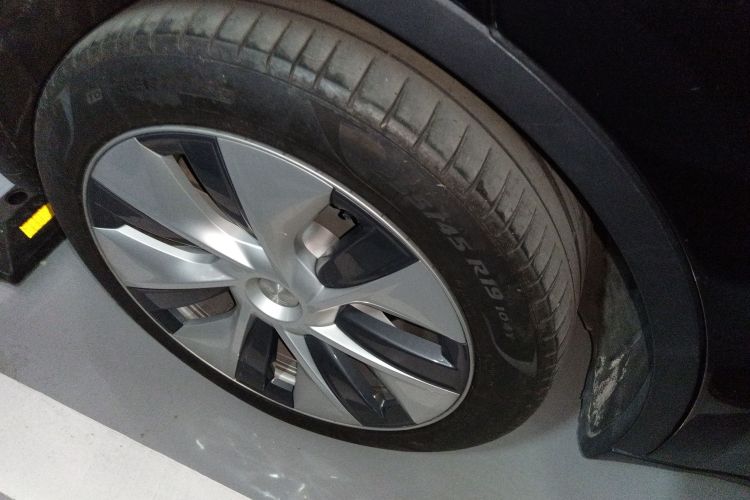 特斯拉 Model Y 2022款 后轮驱动版车身外观6008