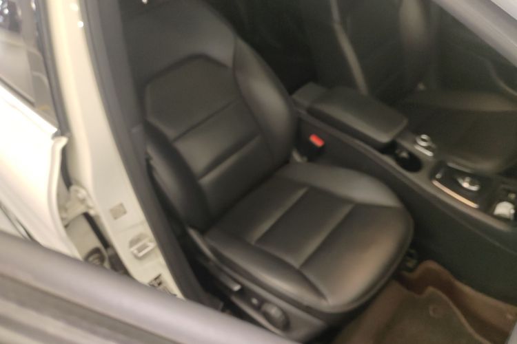 奔驰B级 2015款 B 200 时尚型局部细节41