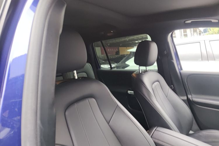 奔驰GLB 2020款 GLB 200 动感型中控内饰22