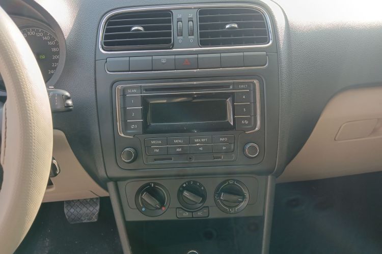 大众 Polo 2013款 1.4L 自动舒适版中控内饰16