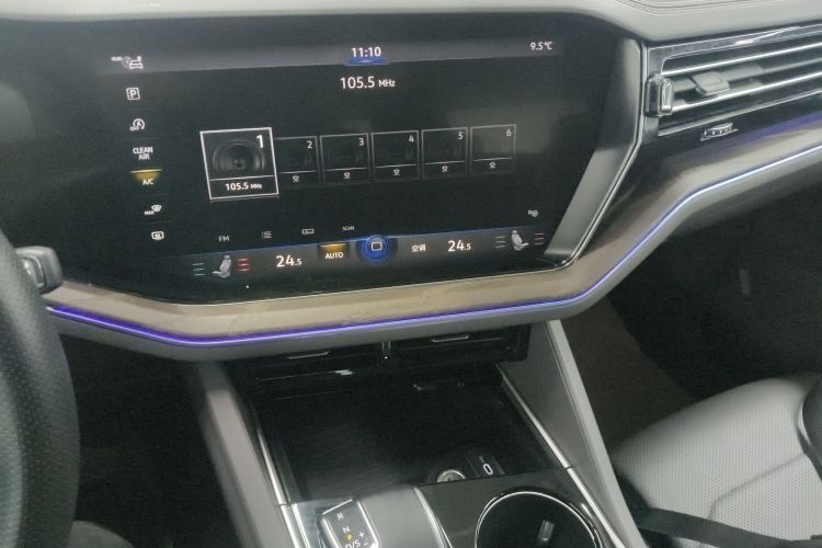 大众 途锐 2023款 3.0TSI 锐享版 曜黑运动套装中控内饰16