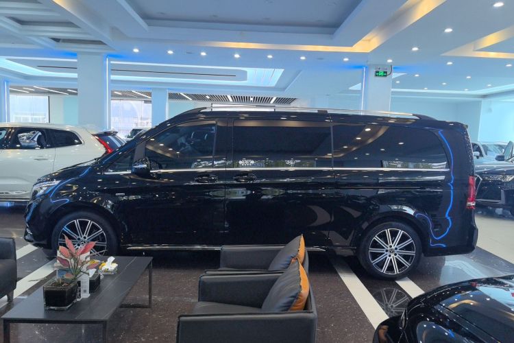 奔驰V级 2021款 V 260 L 长轴距豪华版车身外观4