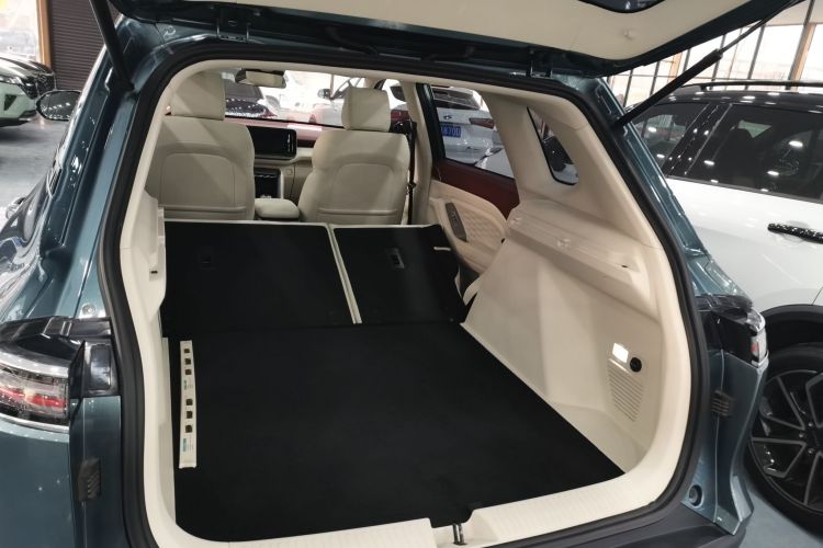 五菱汽车 五菱星云 2023款 2.0L DHT 旗舰版机舱底盘23